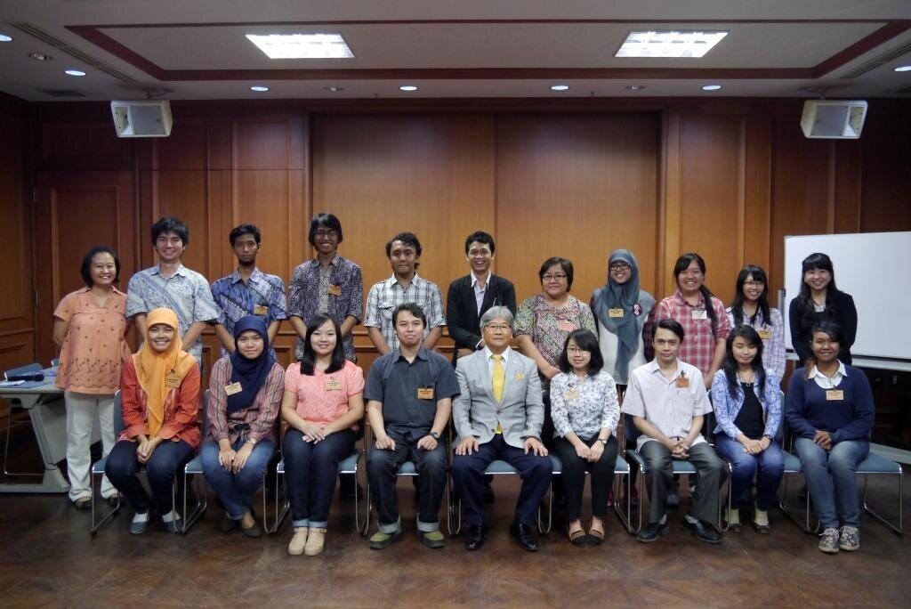 Foto bersama penerima sertifikat JLPT 2014